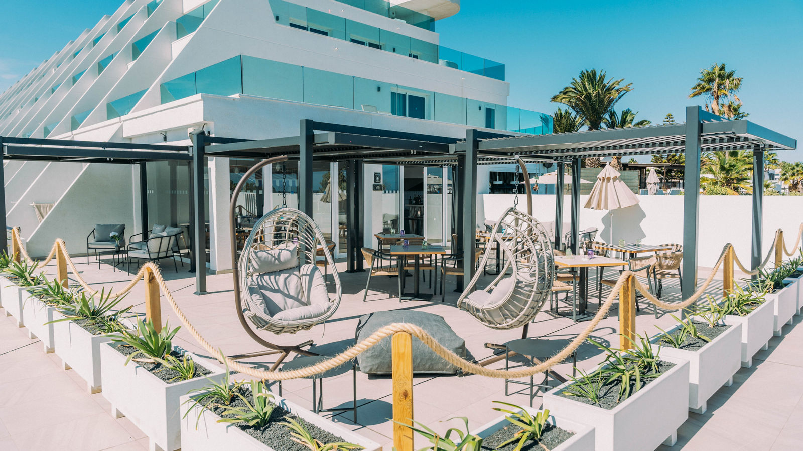 //www.jet2holidays.com/-/media/assets/product images - custom overview groups/ace/radisson blu/ace_83758_radisson_blu_resort_lanzarote_0725_03_custom-overview-1600-x-900.jpeg