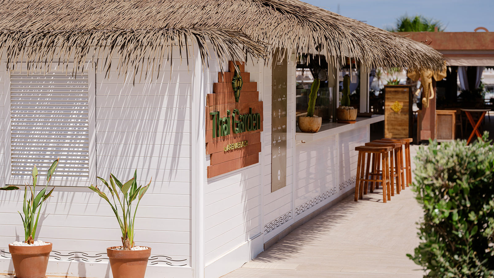 //www.jet2holidays.com/-/media/assets/product images - custom overview groups/mah/lago resort menorca casas del lago/mah_70712_lago-resort-menorca-casas-del-lago_170826_10_custom-overview-1600-x-900.jpeg