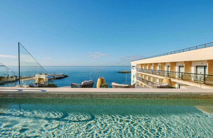 //www.jet2holidays.com/-/media/assets/product images - custom overview groups/pmi/aluasoul palma/pmi_70427_aluasoul-palma_060126_03_custom-overview--689-x-448.jpeg