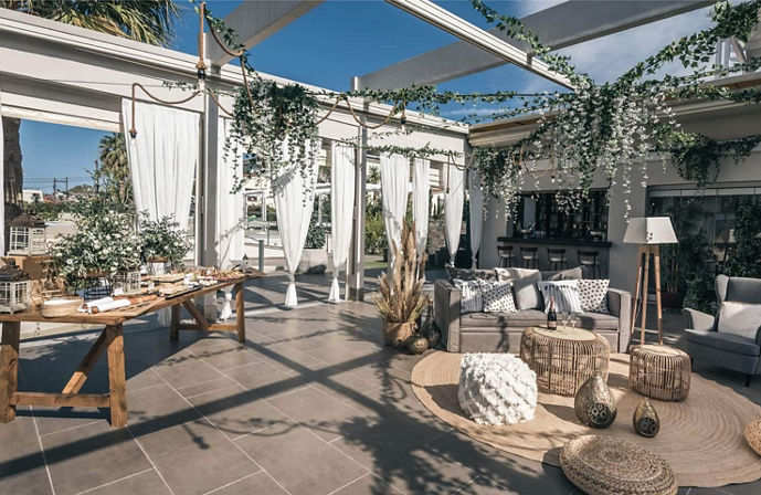 //www.jet2holidays.com/-/media/assets/product images - custom overview groups/zth/venus hotel suites/zth_70802_venus-hotel-and-suites-zth_140126_03_custom-overview--689-x-448.jpeg