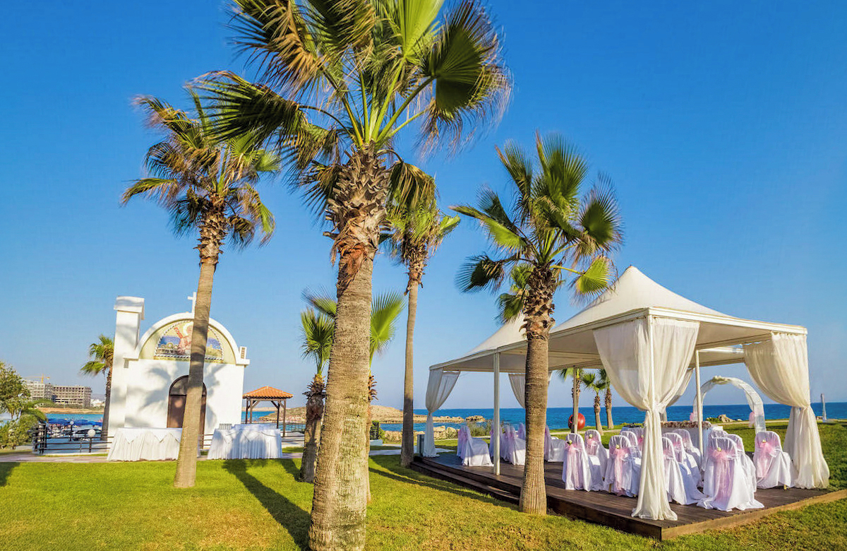//www.jet2holidays.com/-/media/assets/wedding custom overviews/adams beach/lca_68925_adams_beach_hotel_0725_05_689x448.jpg
