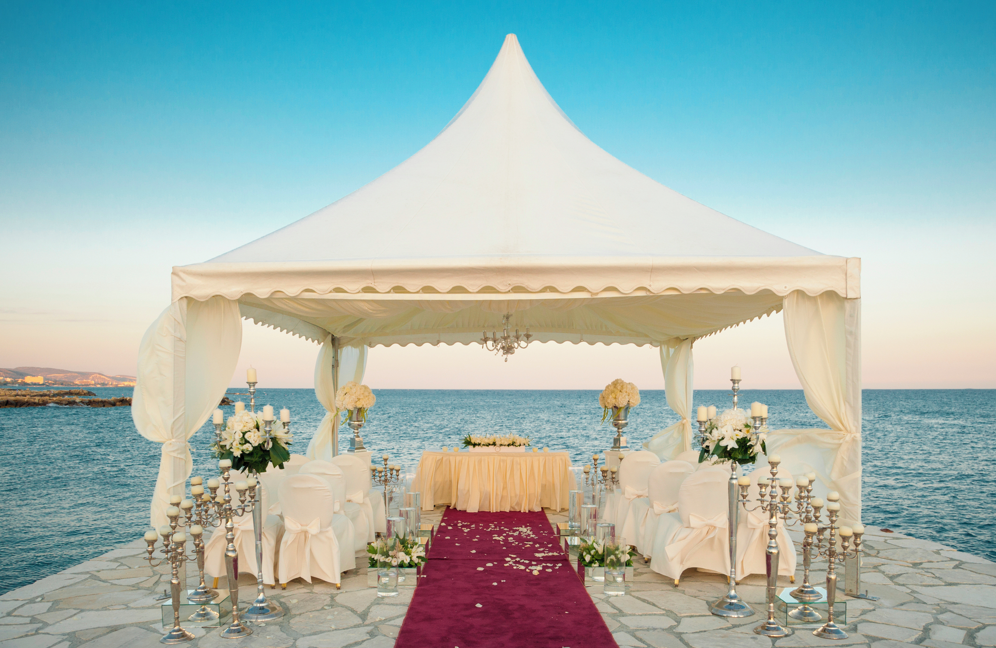 //www.jet2holidays.com/-/media/assets/wedding custom overviews/four seasons/pfo_69521_four_seasons_0725_02_689x448.jpg