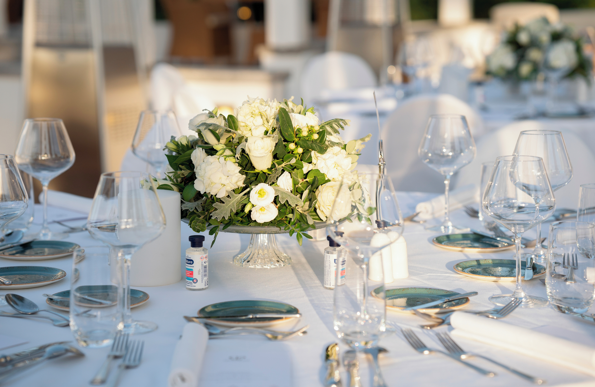 //www.jet2holidays.com/-/media/assets/wedding custom overviews/jet2 weddings images 101025/chq_her_79637_78778_grecotel_creta_palace_1025_jet2weddings_03_689x448.jpg