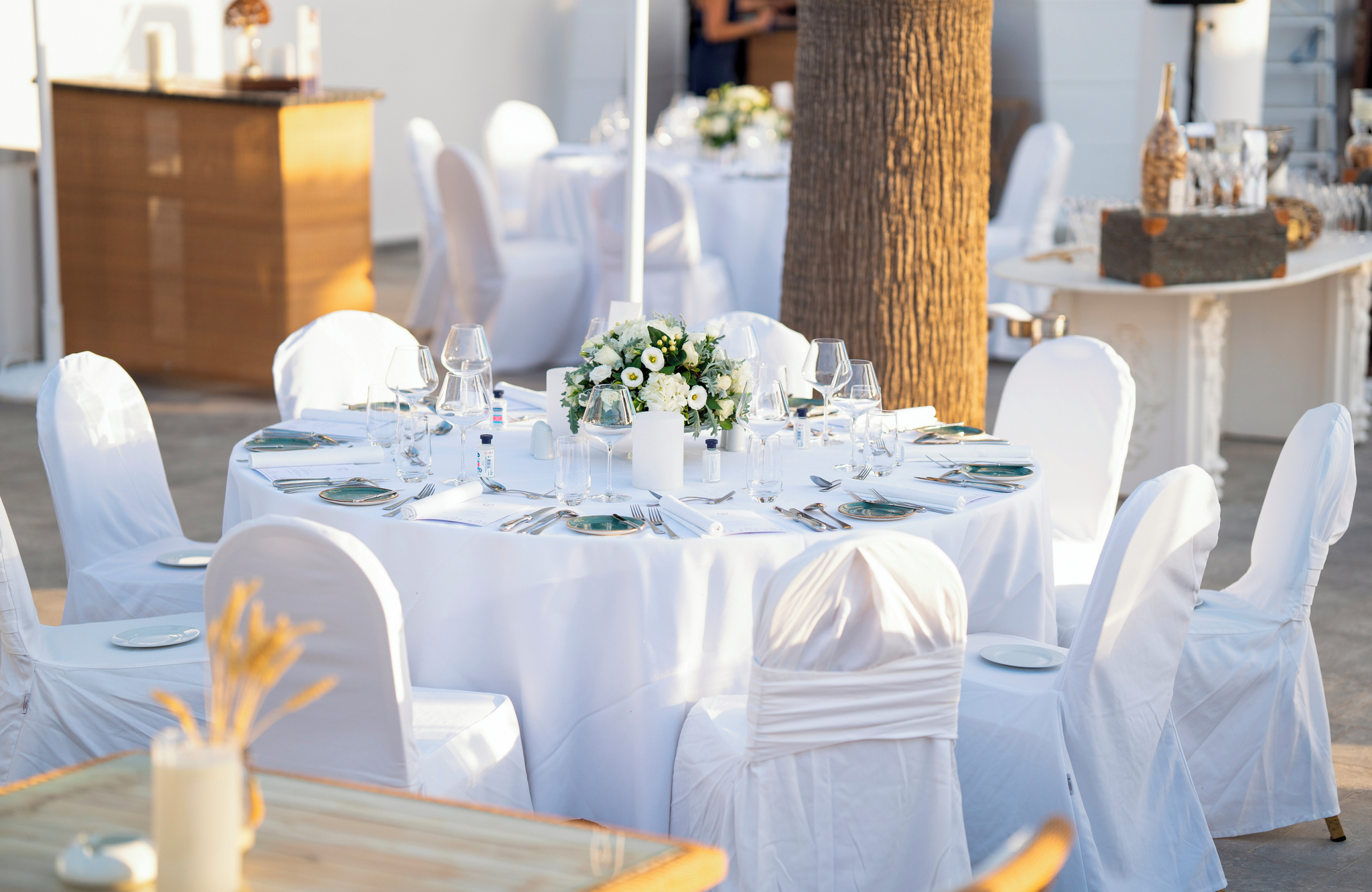 //www.jet2holidays.com/-/media/assets/wedding custom overviews/jet2 weddings images 101025/chq_her_79637_78778_grecotel_creta_palace_1025_jet2weddings_04_689x448.jpg