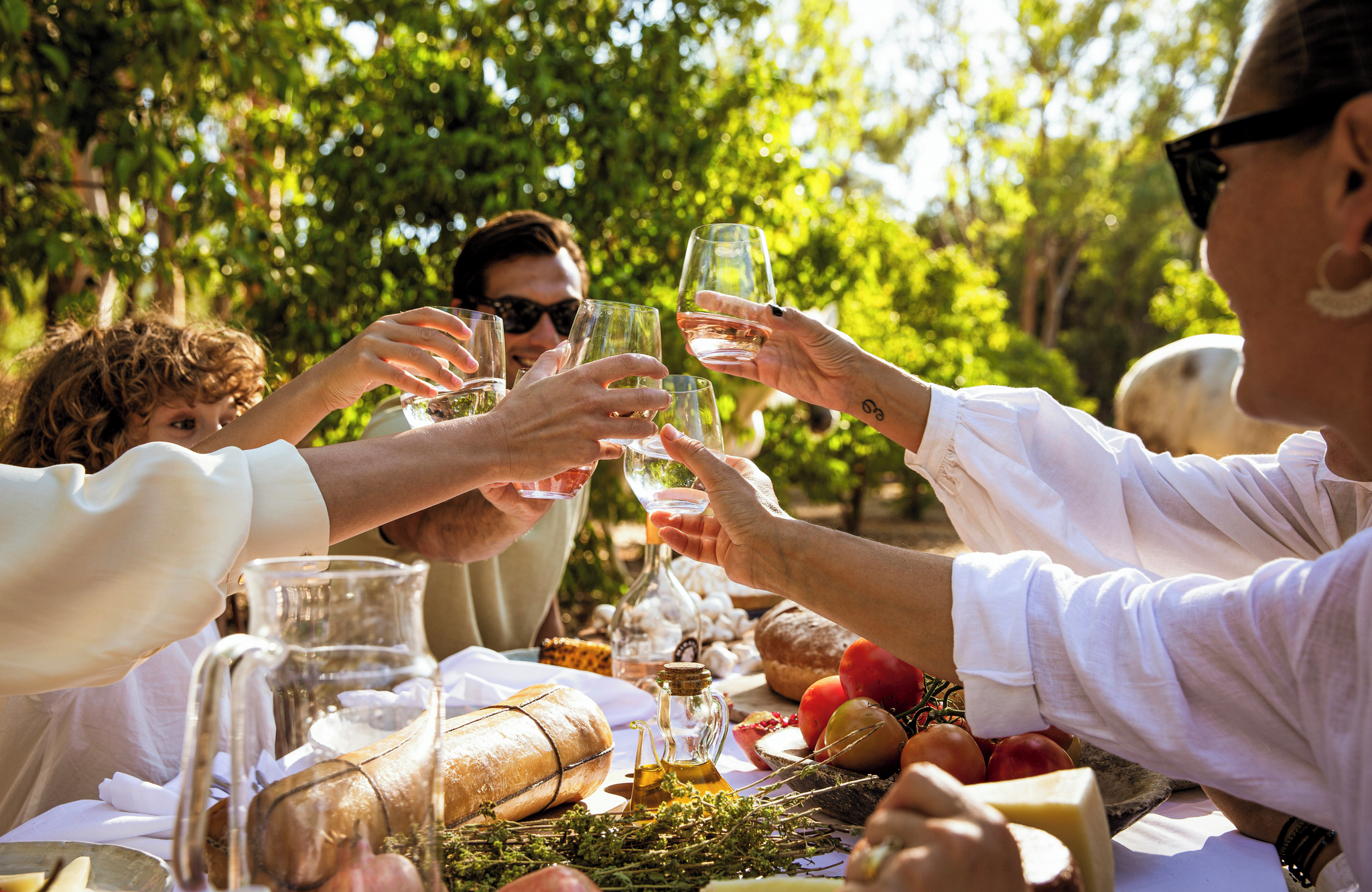 //www.jet2holidays.com/-/media/assets/wedding custom overviews/jet2 weddings images 101025/her_70202_elounda_bay_palace_1025_jet2weddings_01_689x448.jpg