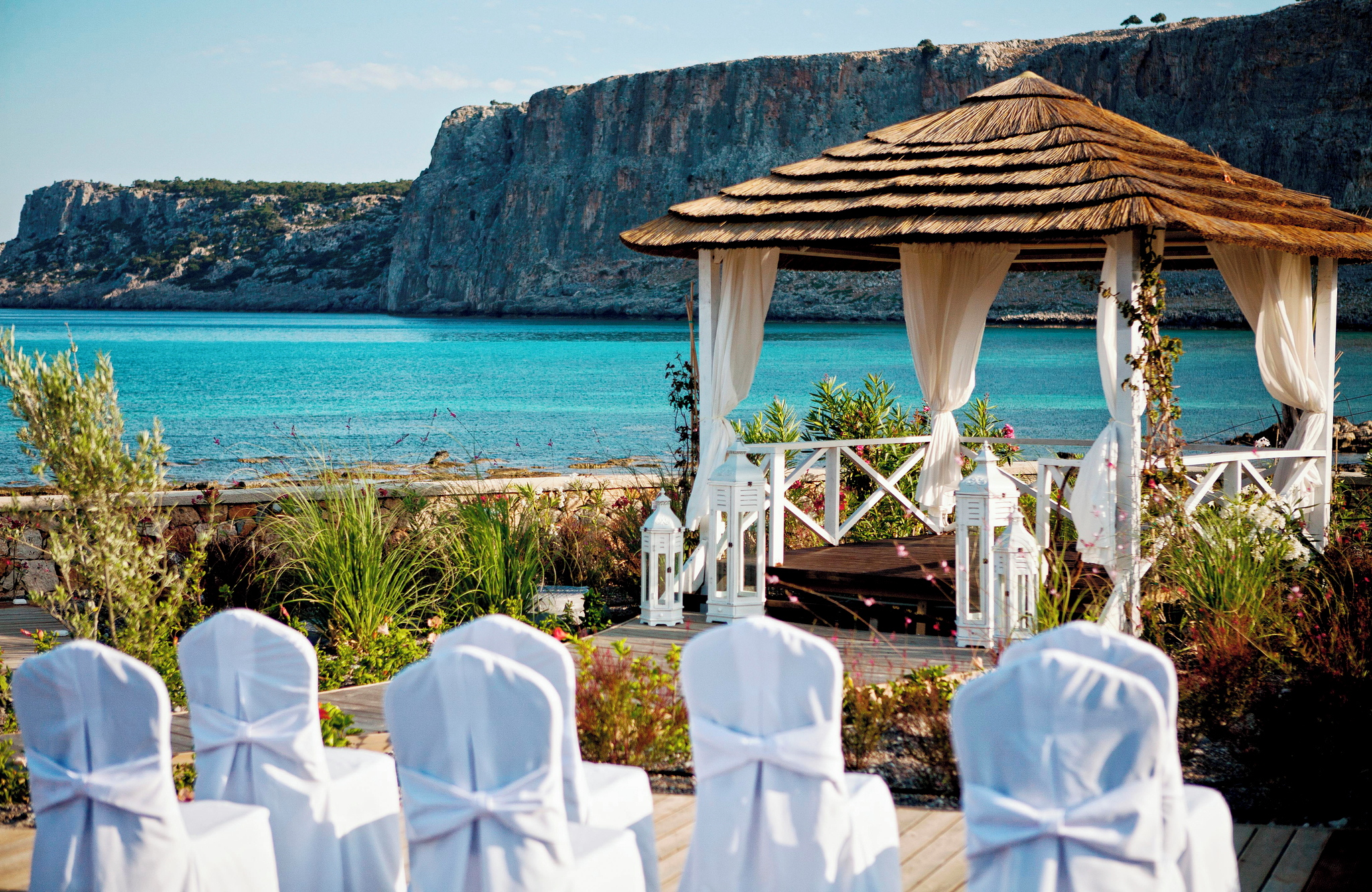 //www.jet2holidays.com/-/media/assets/wedding custom overviews/jet2 weddings images 101025/rho_69579_aquagrand_artistic_luxury_beach_resort_1025_01_jet2weddings_689x448.jpg