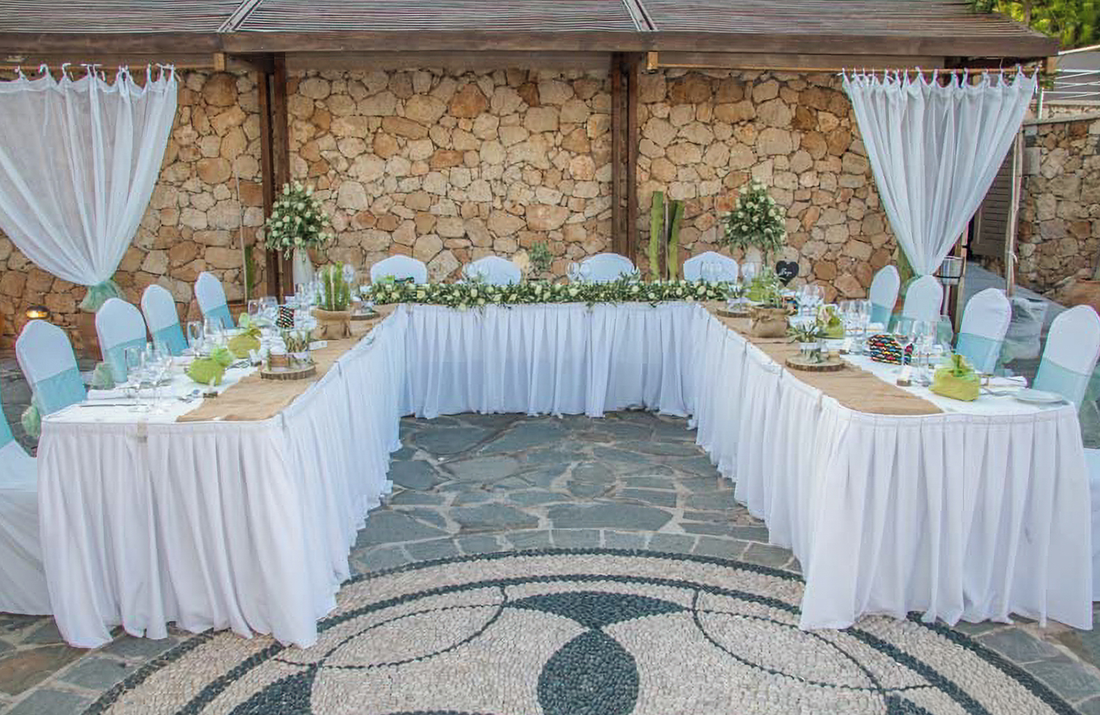 //www.jet2holidays.com/-/media/assets/wedding custom overviews/jet2 weddings images 101025/rho_69579_aquagrand_artistic_luxury_beach_resort_1025_jet2weddings_02_689x448.jpg