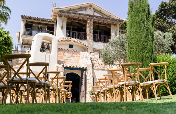 //www.jet2holidays.com/-/media/custom overview images/j2w/columbia beach resort/all saints chapel seating set up.jpg