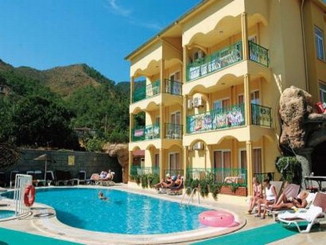 Kleopatra Apartments
