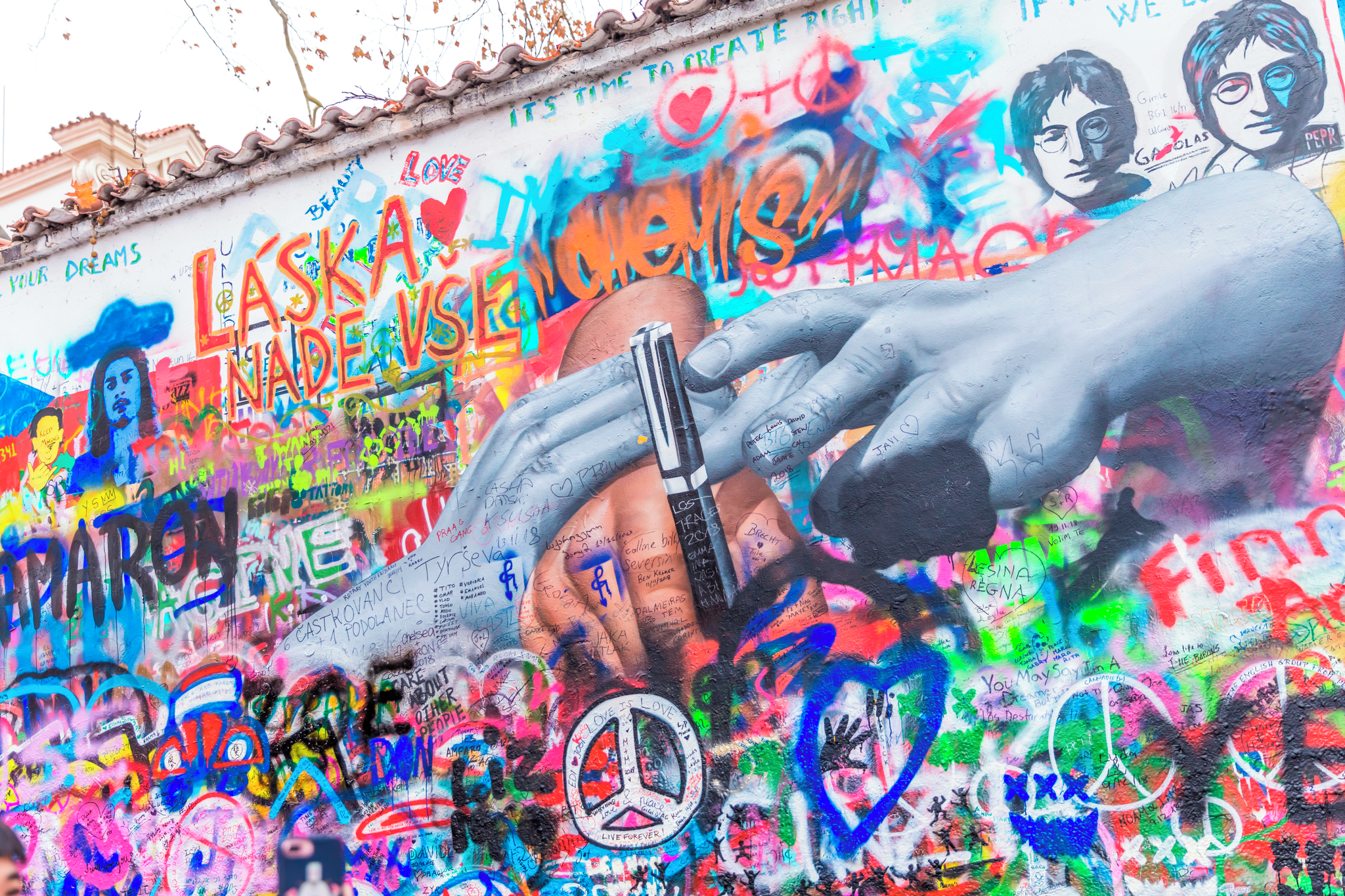 Alternative art scene