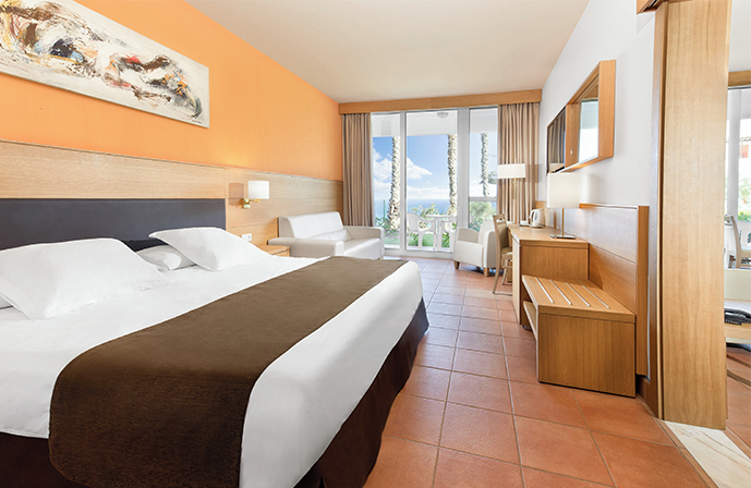 //www.jet2holidays.com/-/media/assets/product images - custom overview groups/fue/fuerteventura princess/fue_72313_fuerteventura_princess_0421_04_689x448.jpg