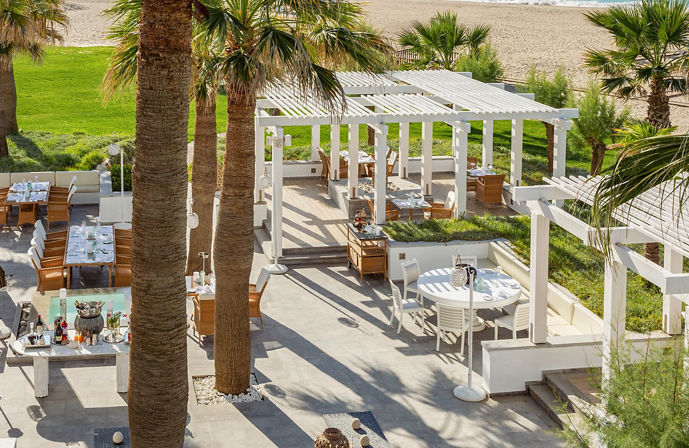 //www.jet2holidays.com/-/media/assets/product images - custom overview groups/her/grecotel creta palace/her_78778_grecotel-creta-palace_220426_02_custom-overview--689-x-448.jpeg