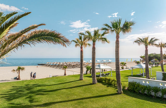 //www.jet2holidays.com/-/media/assets/product images - custom overview groups/her/grecotel creta palace/her_78778_grecotel-creta-palace_220426_04_custom-overview--689-x-448.jpeg