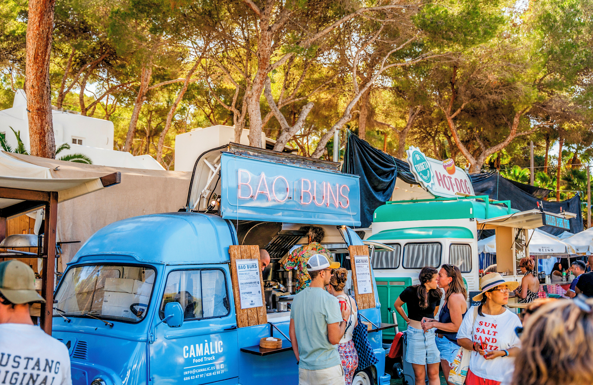 //www.jet2holidays.com/-/media/assets/product images - custom overview groups/ibz/fergus punta arabi/ibz_88315_fergus_style_punta_arabi_1124_11_689x448.jpg