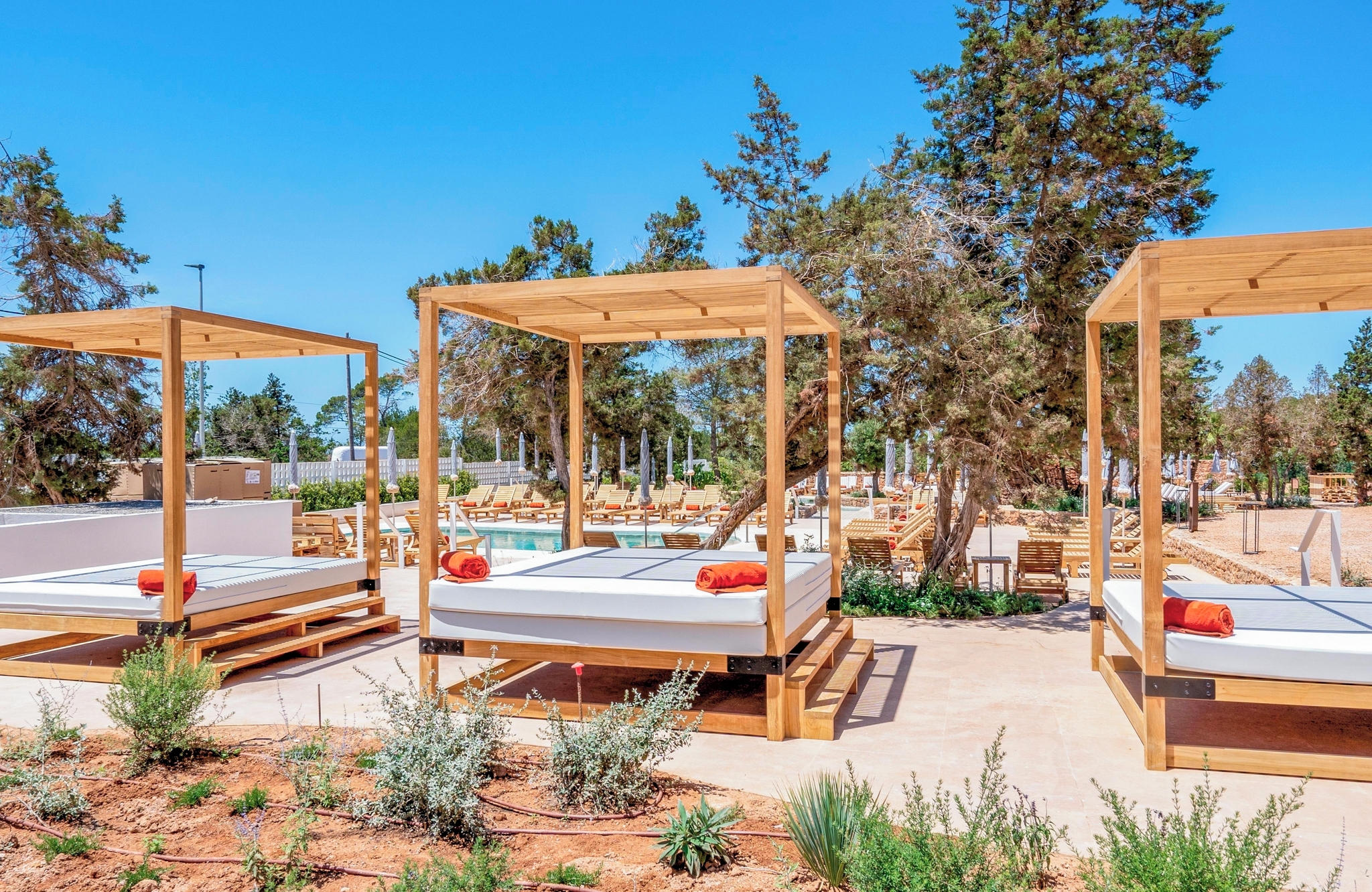 //www.jet2holidays.com/-/media/assets/product images - custom overview groups/ibz/trs ibiza/ibz_83112_trs_ibiza_hotel_1024_05_689x448.jpg