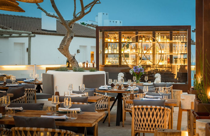 //www.jet2holidays.com/-/media/assets/product images - custom overview groups/mah/lago resort menorca casas del lago/mah_70712_lago-resort-menorca-casas-del-lago_181225_03_custom-overview--689-x-448.jpeg