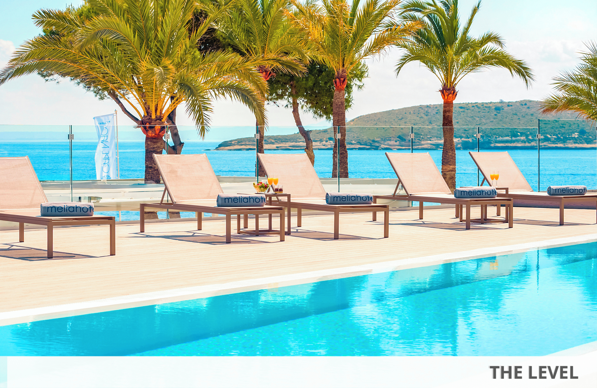 //www.jet2holidays.com/-/media/assets/product images - custom overview groups/pmi/melia/pmi_70617_melia_south_beach_0519_03_689x448.jpg