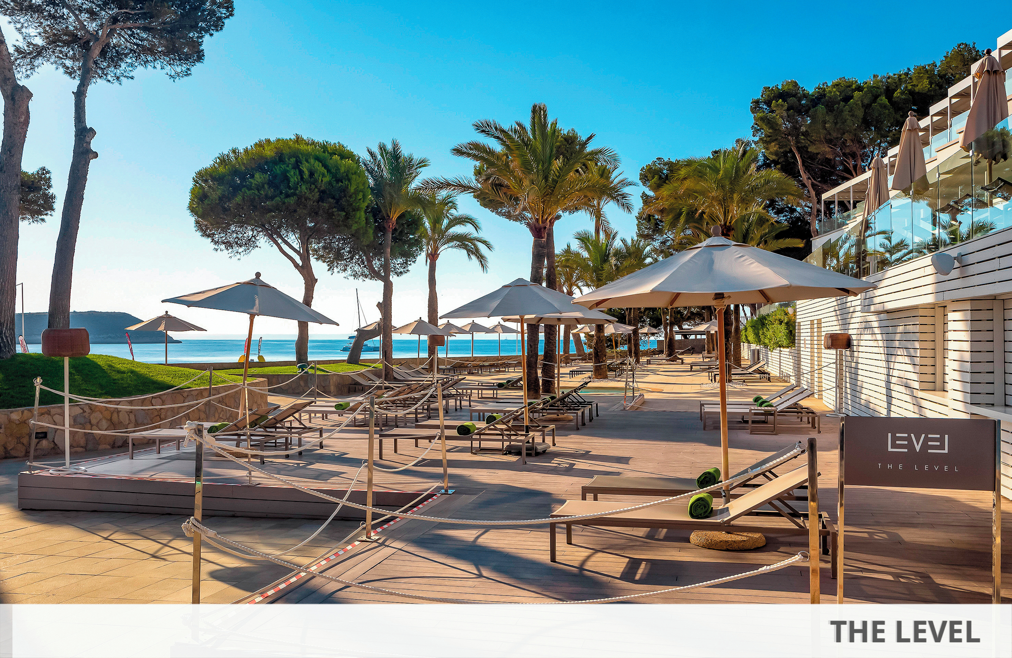 //www.jet2holidays.com/-/media/assets/product images - custom overview groups/pmi/melia/pmi_70617_melia_south_beach_0719_01_689x448.jpg