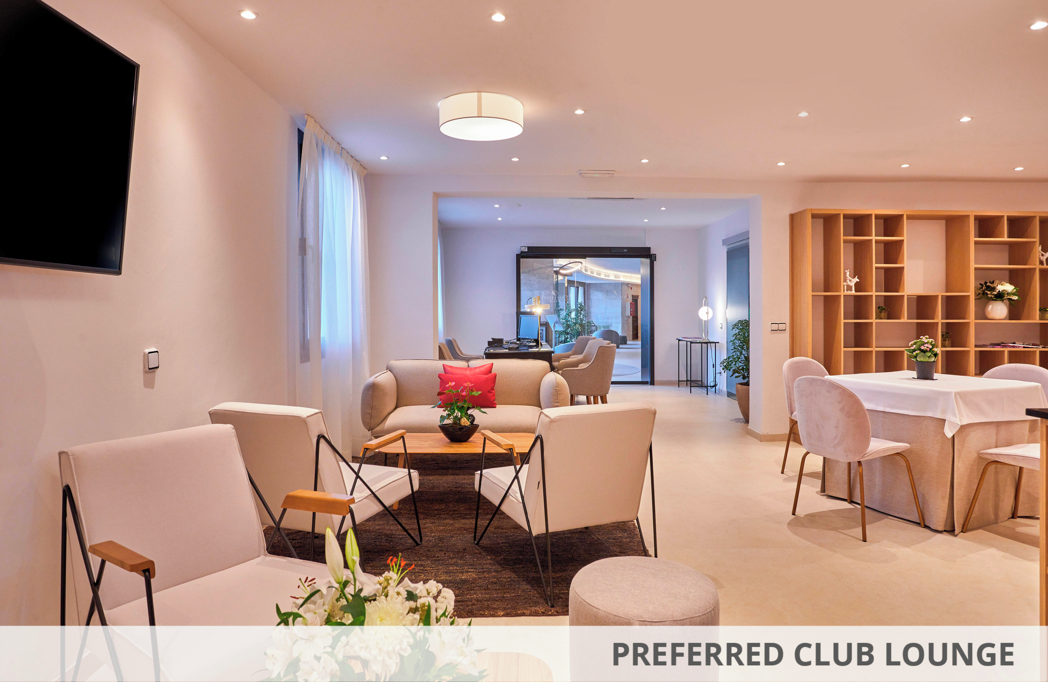 //www.jet2holidays.com/-/media/assets/product images - custom overview groups/pmi/secrets mallorca villamil/pmi_73506_secrets_mallorca_villamil_0625_05_689x448.jpg