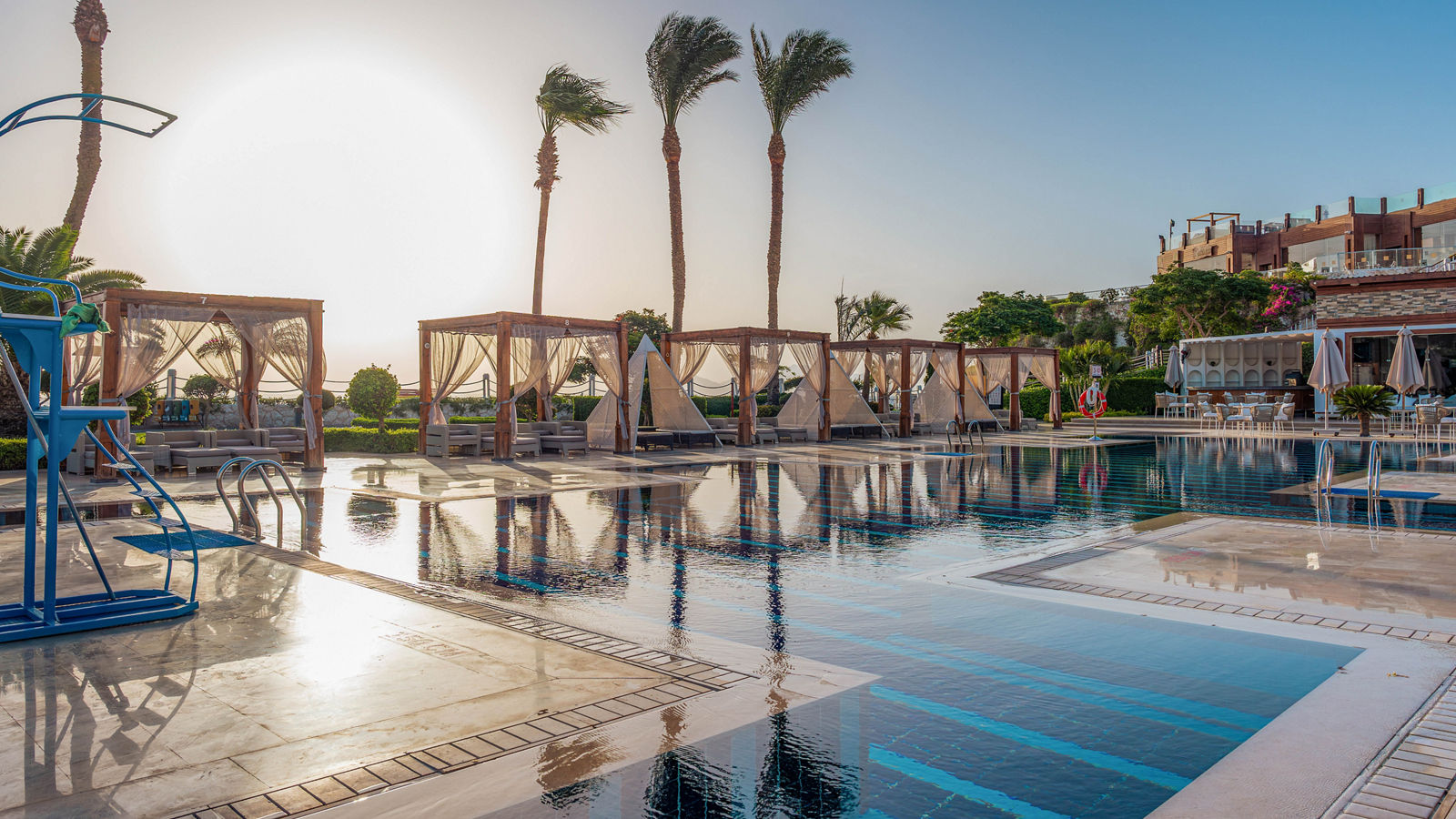 //www.jet2holidays.com/-/media/assets/product images - custom overview groups/ssh/sunrise arabian beach resort/ssh_92179_sunrise-arabian-beach-resort_080726_32_custom-overview-1600-x-900.jpeg