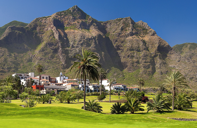 //www.jet2holidays.com/-/media/assets/product images - custom overview groups/tfs/melia hacienda del conde golf/tfs_73908_melia_hacienda_del_conde_1223_14_689x448.jpg