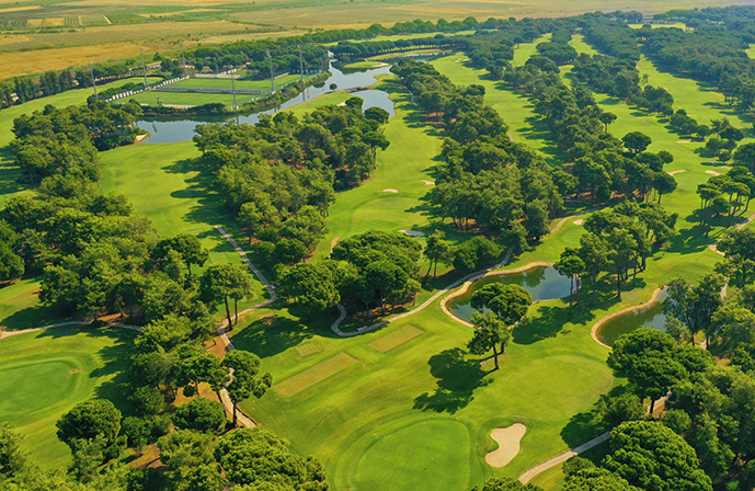 //www.jet2holidays.com/-/media/assets/product images - custom overview groups/turkey/gloria golf/ayt_0_gloria_serenity_resort_with_4_rounds_of_golf_include_0323_689x448_08.jpg