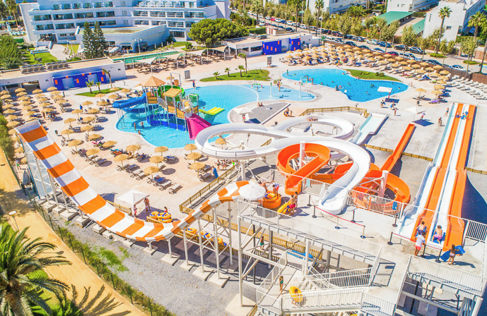 //www.jet2holidays.com/-/media/assets/product images - custom overview groups/xry/xry_87684_alegria_costa_ballena_aquafun_0624_16 v_689x448.jpg