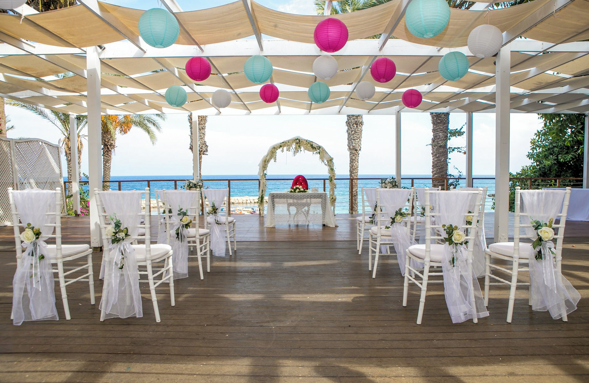 //www.jet2holidays.com/-/media/assets/wedding custom overviews/golden coast beach hotel/lca_70547_golden_coast_beach_hotel_0725_09_689x448.jpg