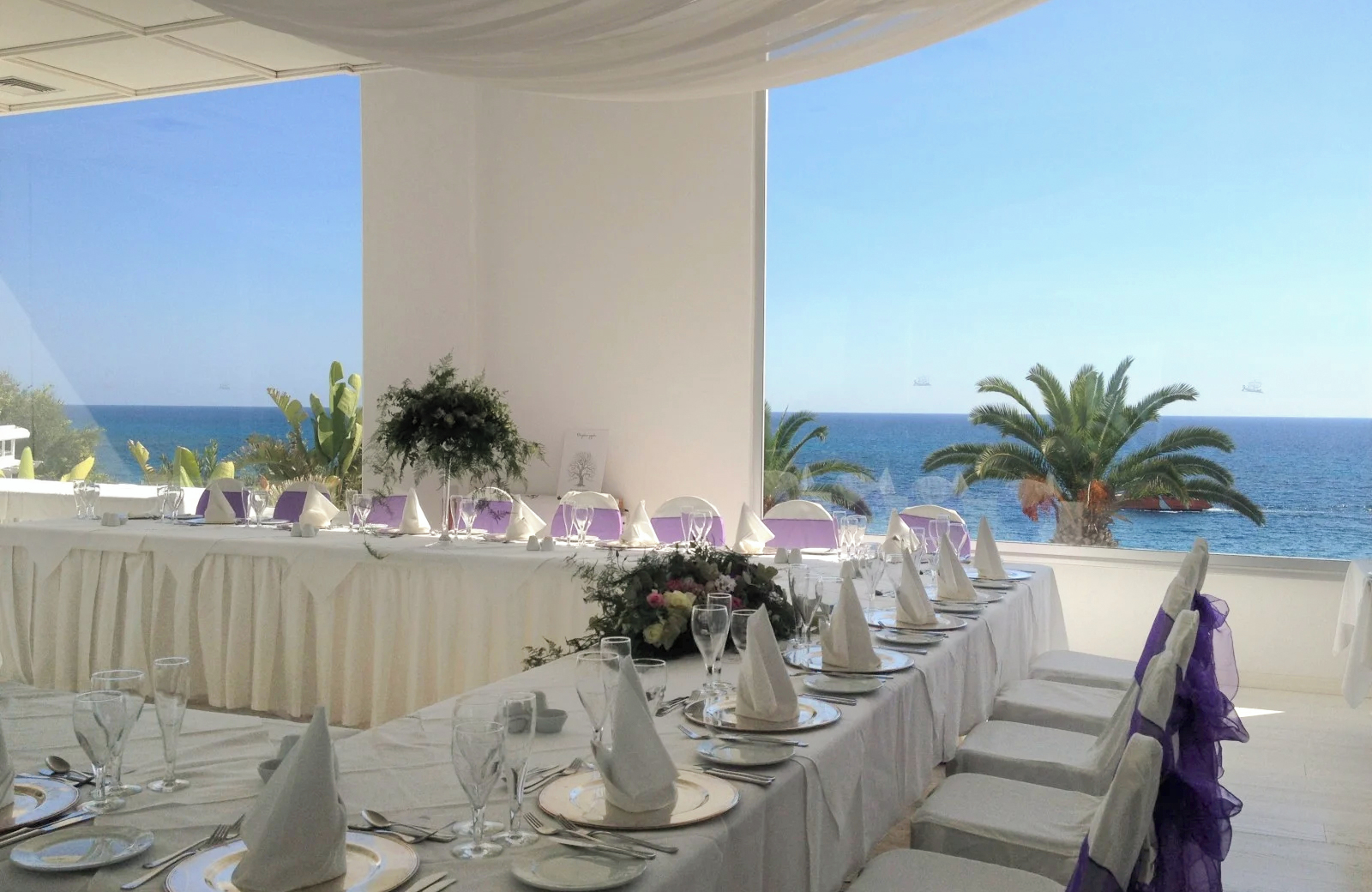 //www.jet2holidays.com/-/media/assets/wedding custom overviews/grecian sands/lca_70519_grecian_sands_hotel_0725_04_689x448.jpg