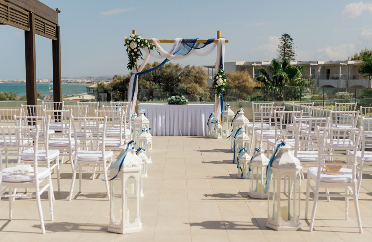 //www.jet2holidays.com/-/media/assets/wedding custom overviews/jet2 weddings images 101025/extra images 171025/her_87894_aquila_rithymna_beach_1025_03_689x448.jpg