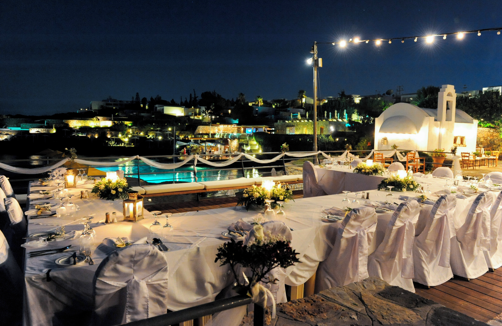 //www.jet2holidays.com/-/media/assets/wedding custom overviews/jet2 weddings images 101025/her_70268_st_nicolas_bay_resort_hotel_and_villas_1025_jet2weddings_03_689x448.jpg