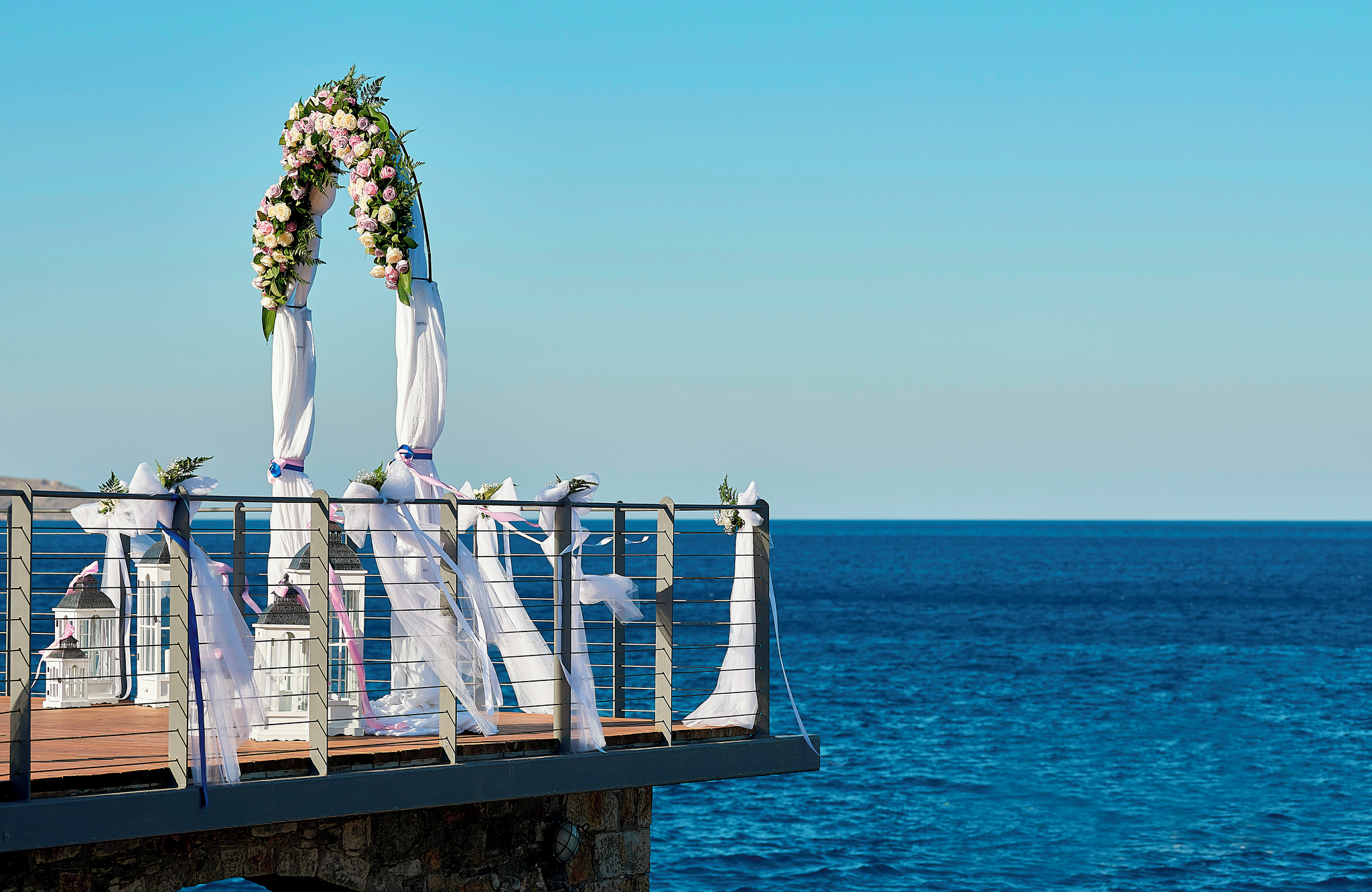 //www.jet2holidays.com/-/media/assets/wedding custom overviews/jet2 weddings images 101025/her_70268_st_nicolas_bay_resort_hotel_and_villas_1025_jet2weddings_04_689x448.jpg