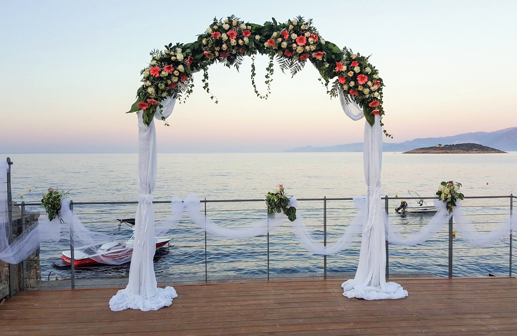 //www.jet2holidays.com/-/media/assets/wedding custom overviews/jet2 weddings images 101025/her_70268_st_nicolas_bay_resort_hotel_and_villas_1025_jet2weddings_05_689x448.jpg