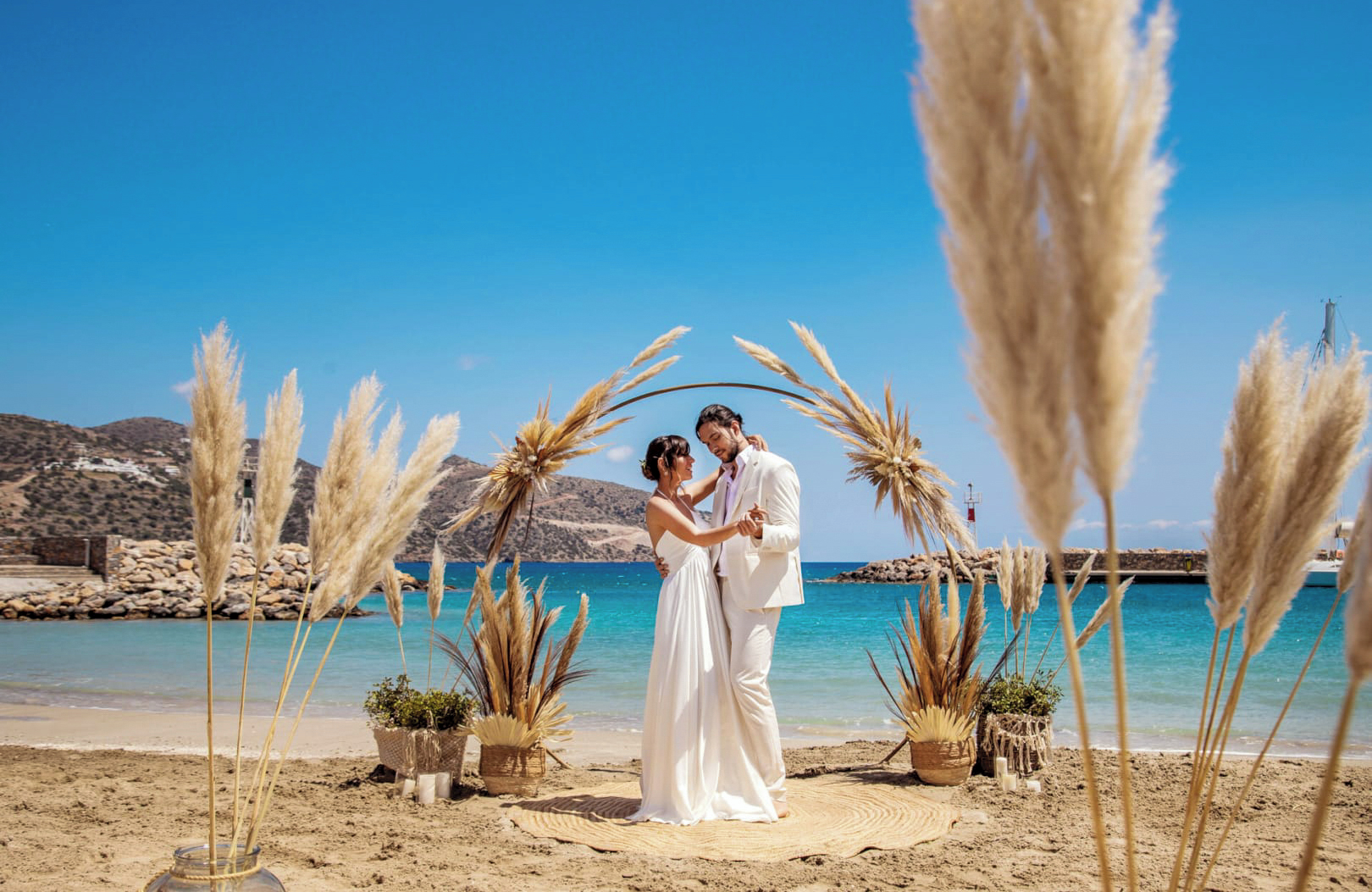 //www.jet2holidays.com/-/media/assets/wedding custom overviews/jet2 weddings images 101025/her_74642_mirabello_bay_luxury_resort_1025_jet2weddings_10_689x448.jpg
