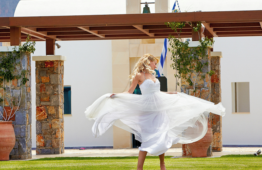 //www.jet2holidays.com/-/media/assets/wedding custom overviews/jet2 weddings images 101025/her_84530_amirandes_a_grecotel_resort_to_live_1025_jet2weddings_01_689x448.jpg