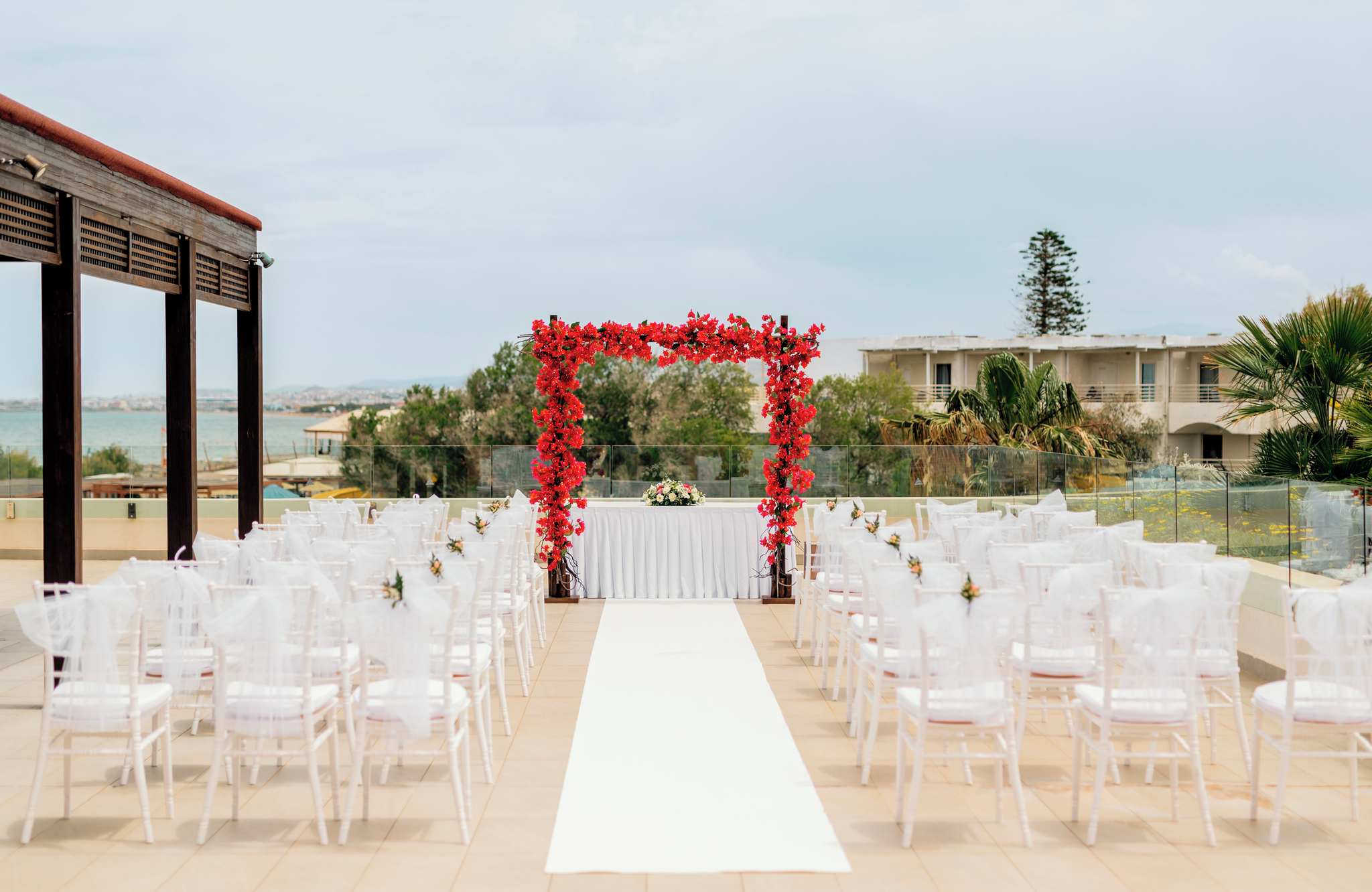 //www.jet2holidays.com/-/media/assets/wedding custom overviews/jet2 weddings images 101025/her_86203_atlantica_akti_zeus_hotel_1025_jet2weddings_04_689x448.jpg