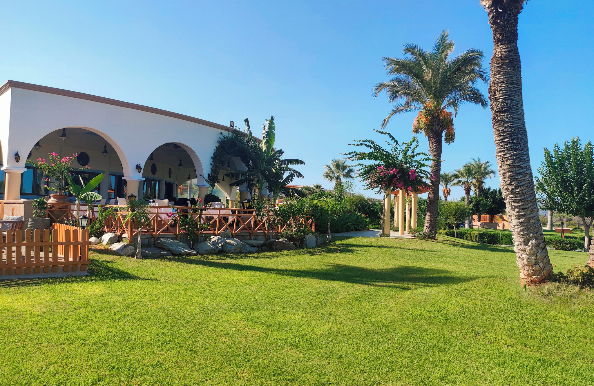 //www.jet2holidays.com/-/media/assets/wedding custom overviews/jet2 weddings images 101025/rho69580atriumpalacethalassosparesortvillas1025jet2weddings04689x448.jpg