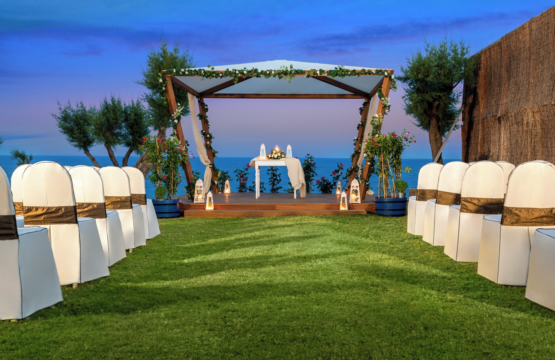 //www.jet2holidays.com/-/media/assets/wedding custom overviews/jet2 weddings images 101025/rho_74739_amanda_colossos_resort_1025_jet2weddings_05_689x448.jpg