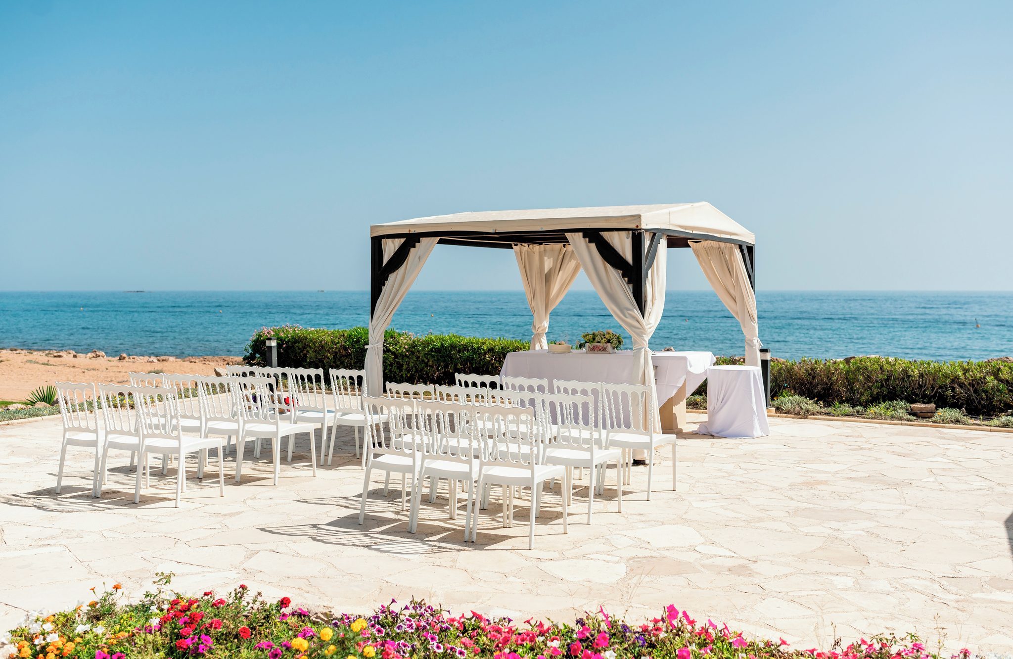 //www.jet2holidays.com/-/media/assets/wedding custom overviews/leonardo plaza cypria maris beach hotel/pfo74527leonardoplazacypriamarisbeachhotelspa072501689x448.jpg