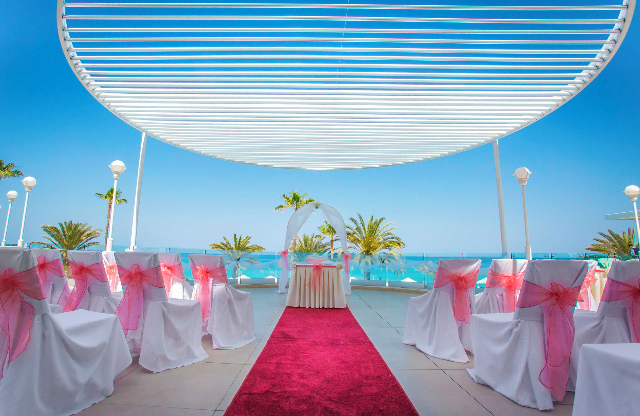 //www.jet2holidays.com/-/media/assets/wedding custom overviews/sunrise jade/lca_82497_sunrise_pearl_hotel_0725_01_689x448.jpg