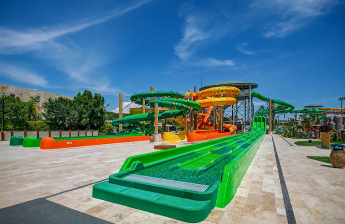 //www.jet2holidays.com/-/media/custom overview images/ayt/regnum carya jlo/waterpark/ayt_81482_regnum-carya_280126_02_custom-overview--689-x-448.jpeg