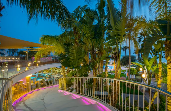 //www.jet2holidays.com/-/media/custom overview images/j2w/aquamare/nereus venue 3.jpg