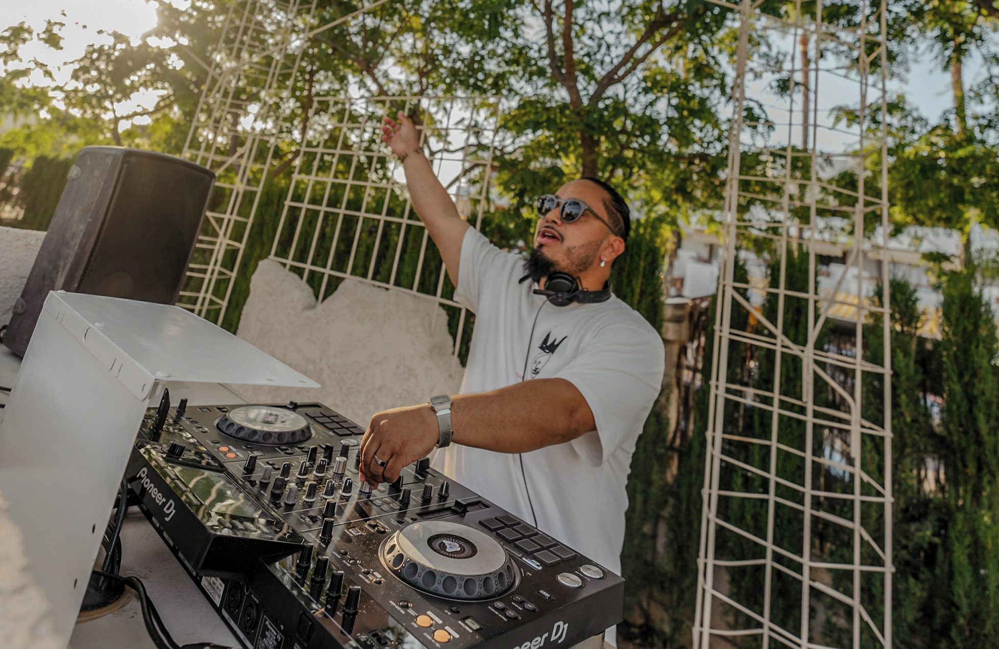 //www.jet2holidays.com/-/media/custom overview images/pmi/astroia playa/pmi_70955_astoria_playa_1124_03_689x448.jpg