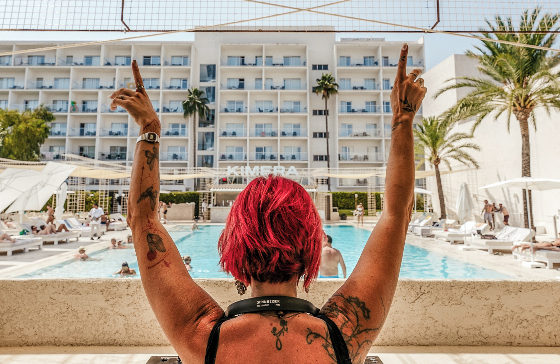 //www.jet2holidays.com/-/media/custom overview images/pmi/astroia playa/pmi_70955_astoria_playa_1124_04_689x448.jpg