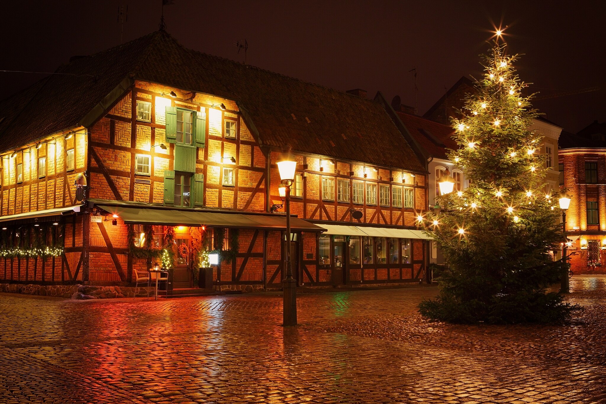 See the Christmas lights at Lilla Torg