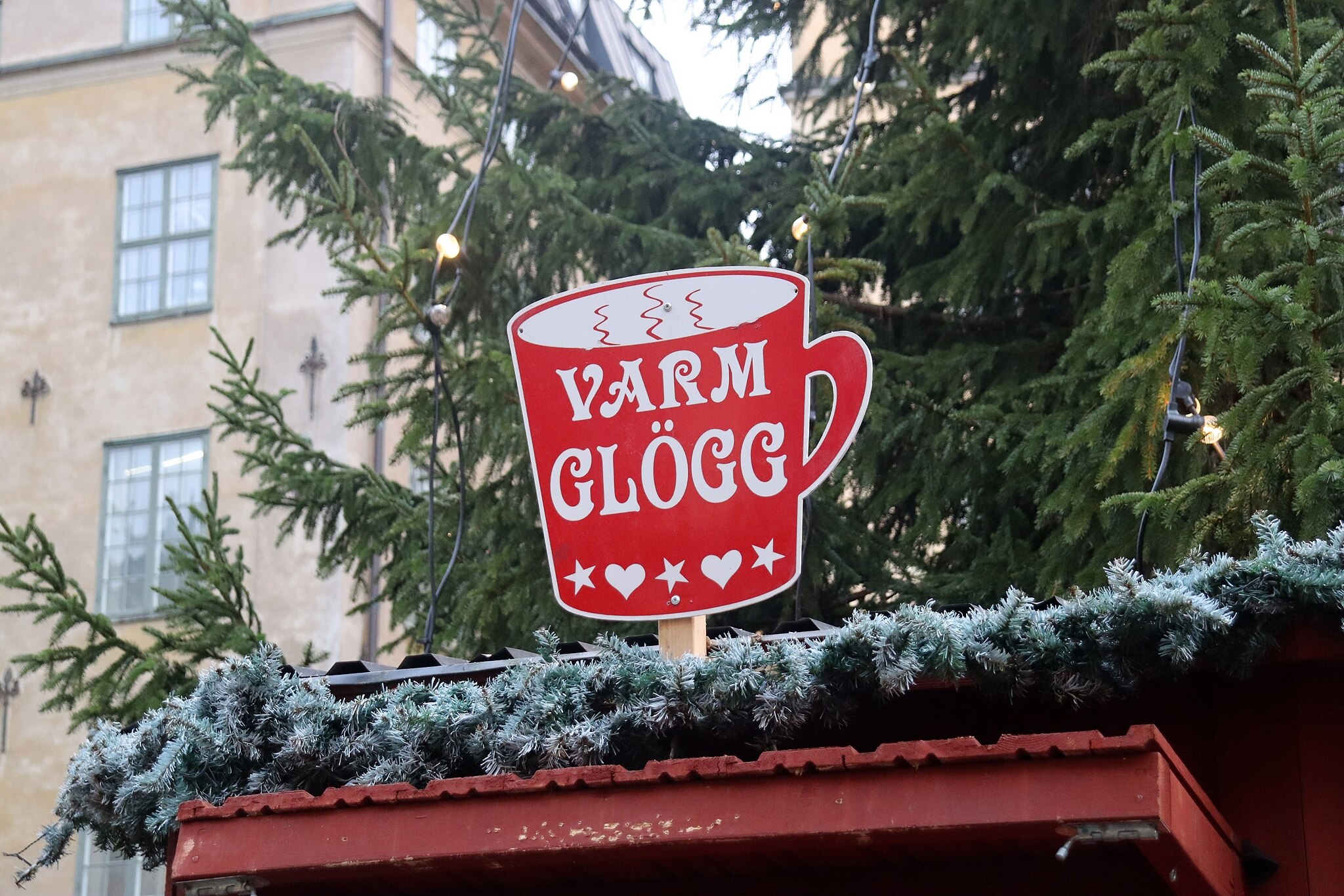 Sip warm glögg
