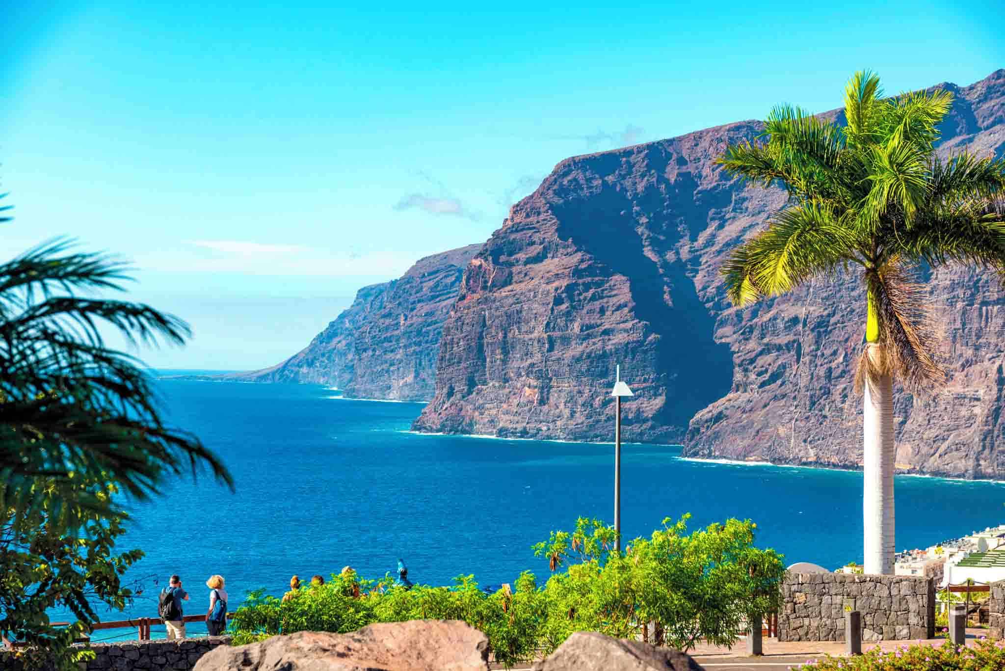 Image of the beach and cliffs at Los Gigantes | Los Gigantes holidays