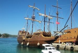 Tirena Pirate ship 