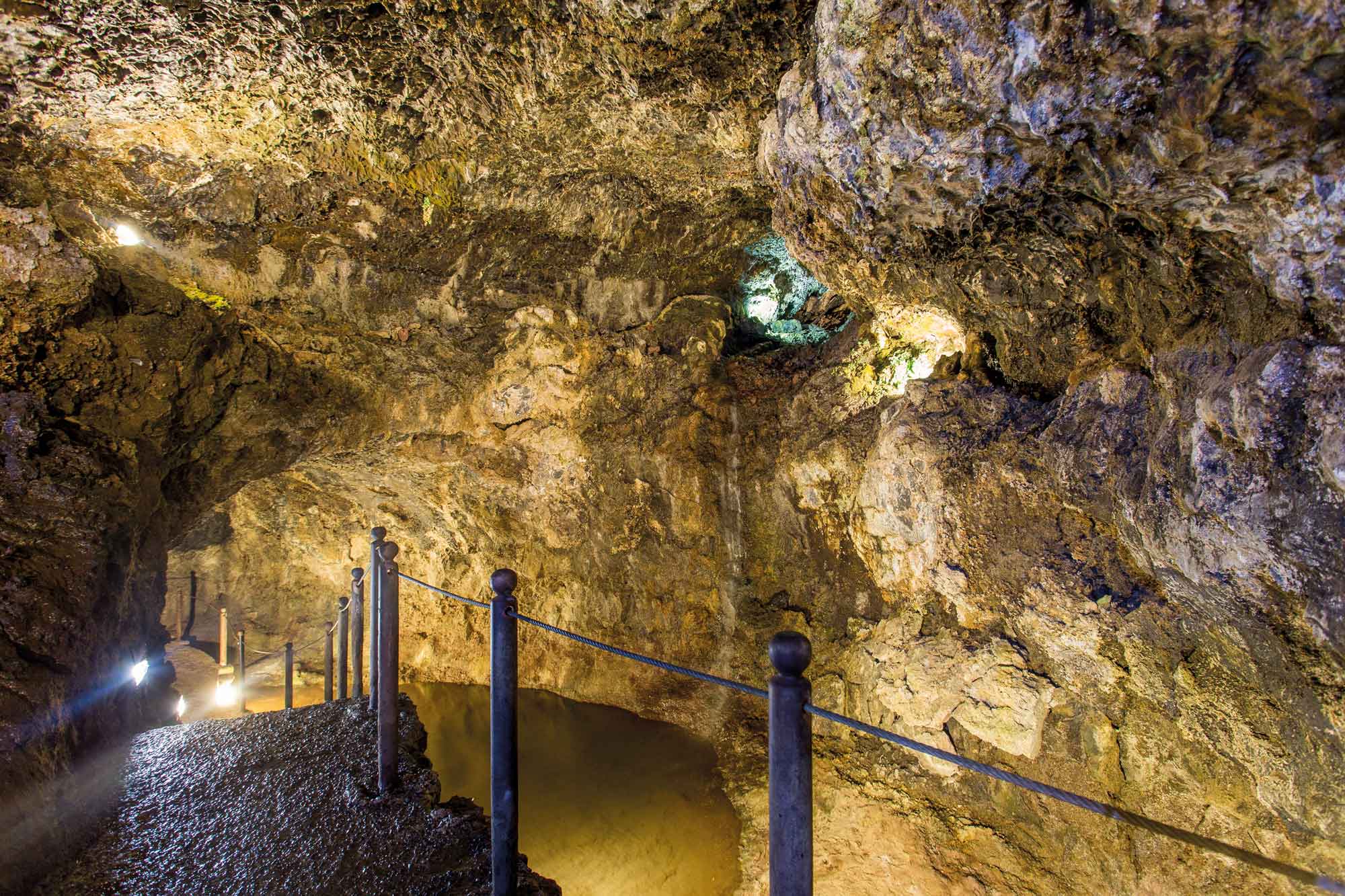 Sao Vicente Caves