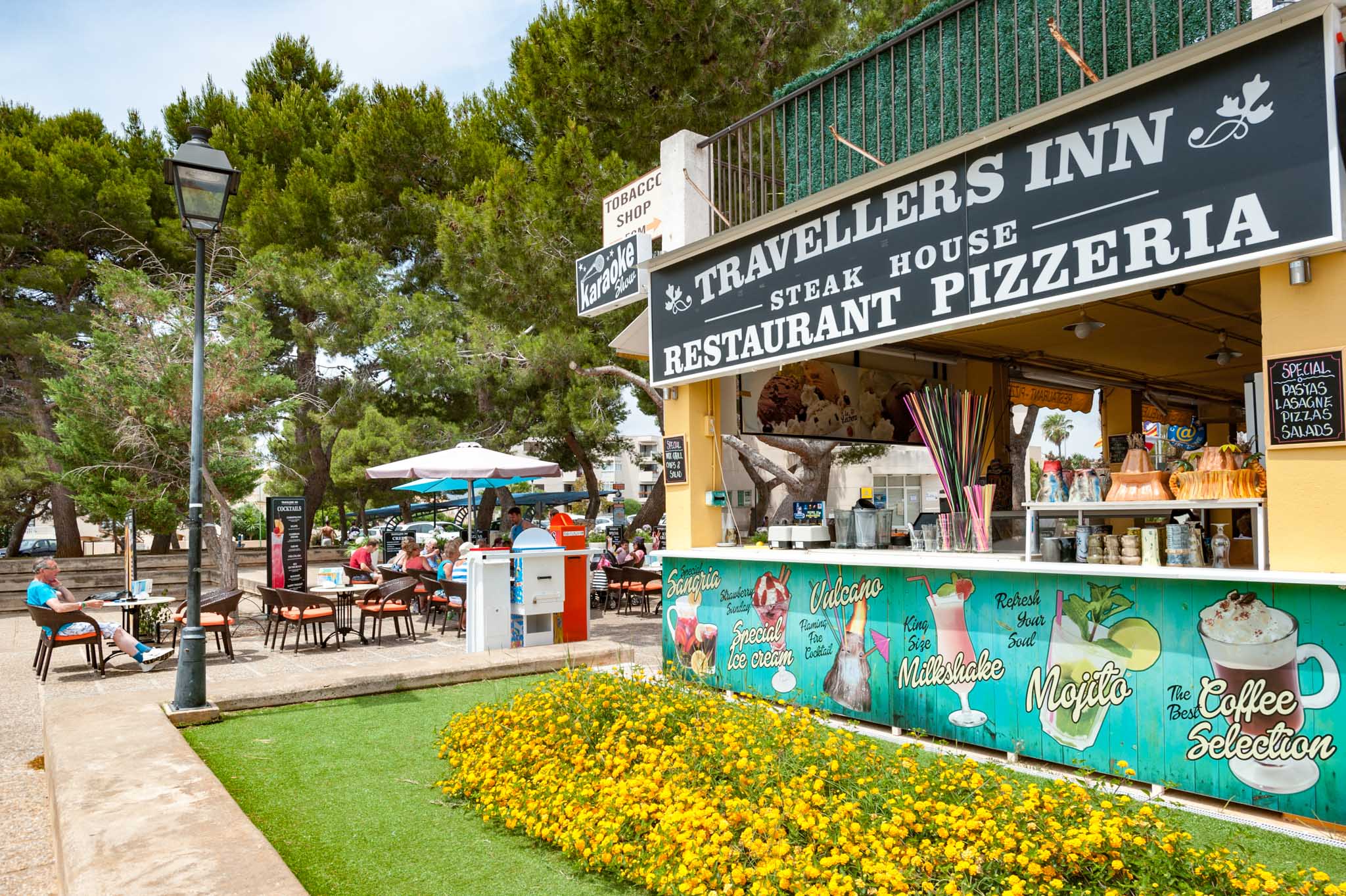 Commercial Center Calas